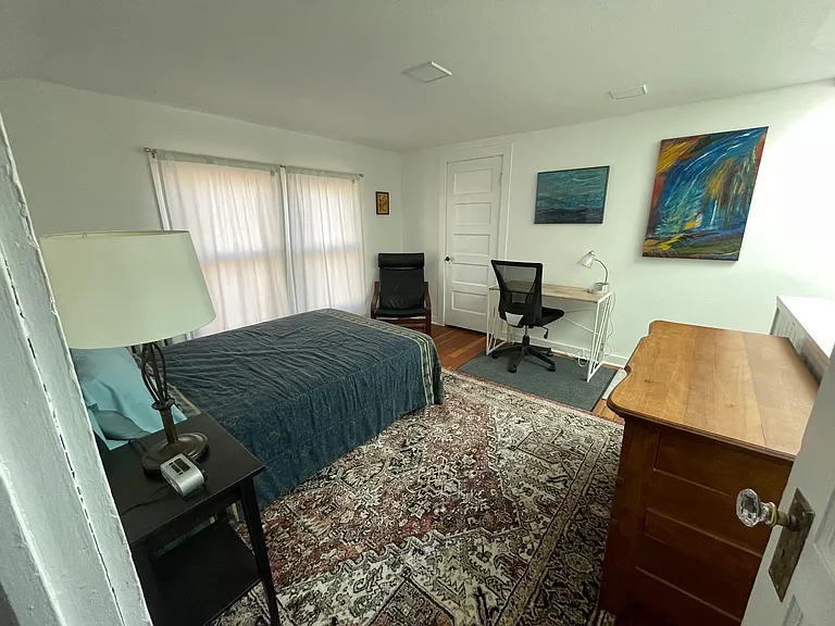 1360 Elizabeth St — Photo 5