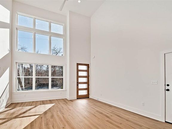 3rd image of 8 Cranfield Dr