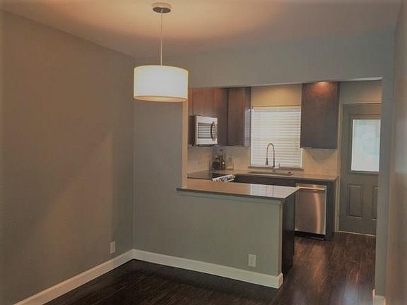 3rd image of 3016 Mahanna Springs Dr APT B