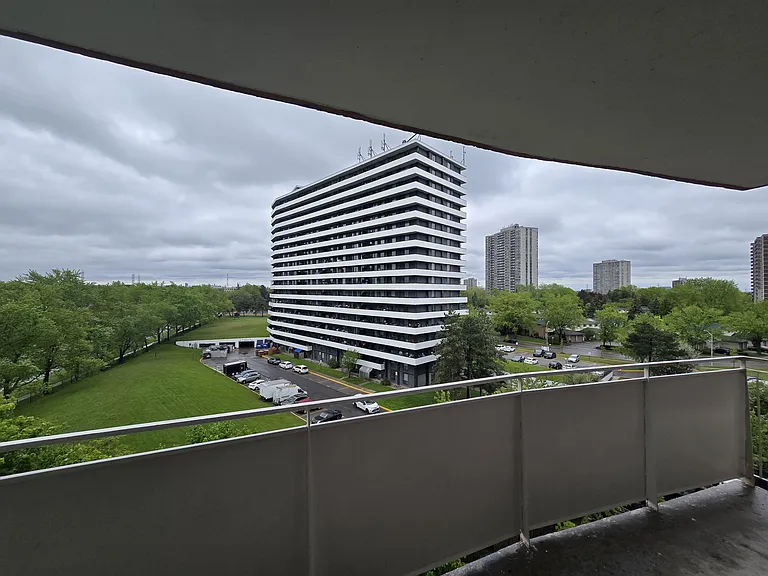5950 Bathurst St #709 — Photo 24