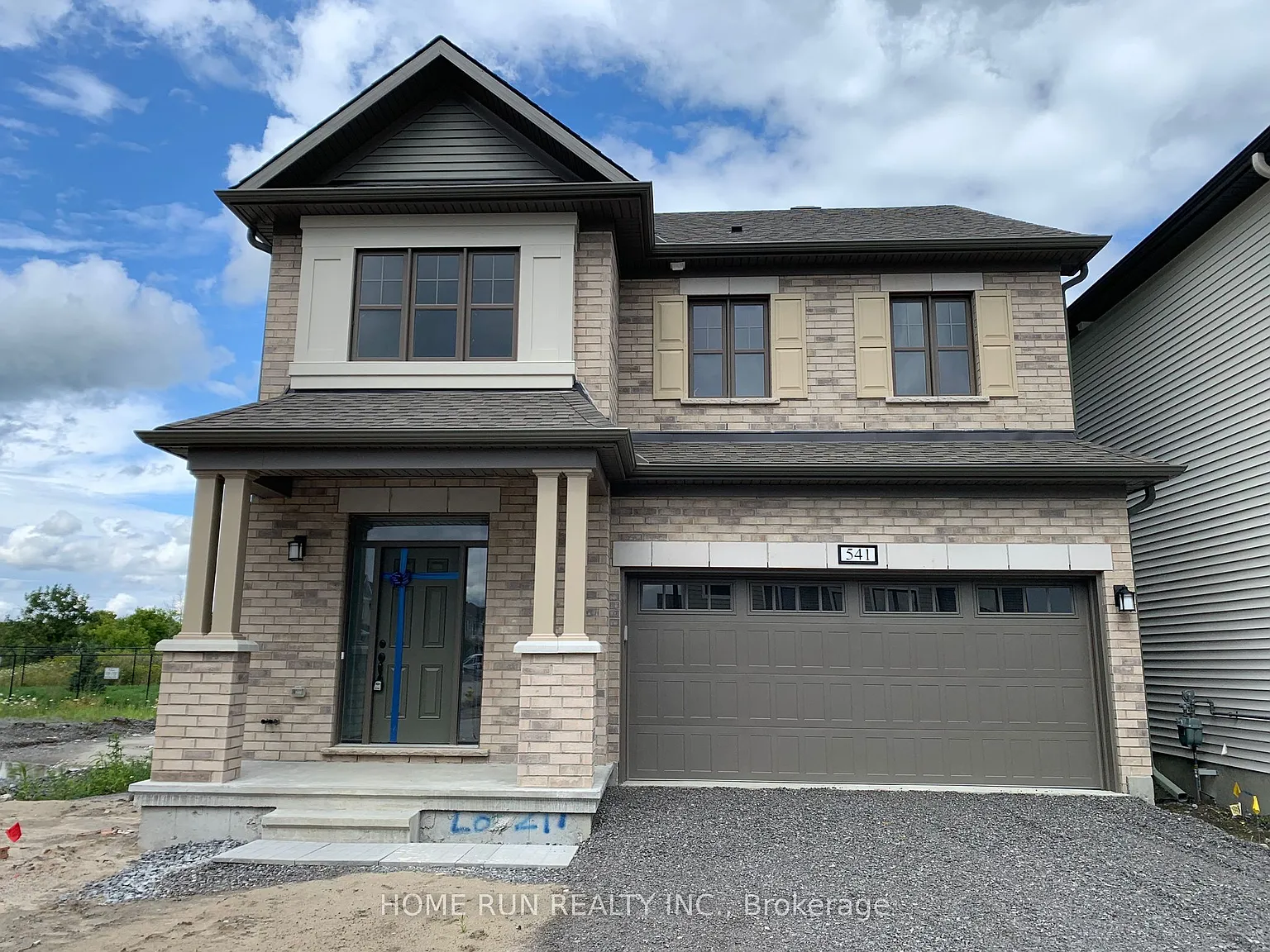 4 bed, $3,000 — Photo 1
