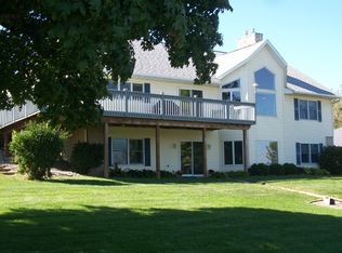 22202 Great River Rd, Le Claire, IA 52753