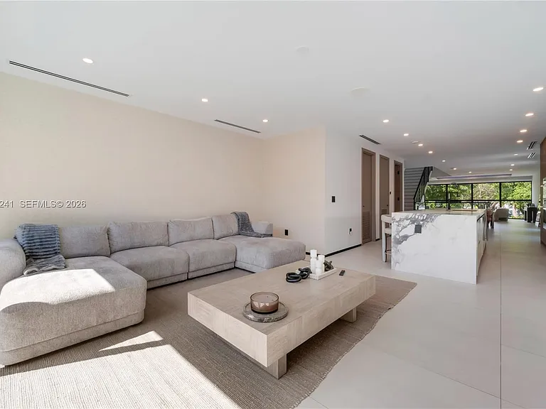 420 SW 15th Rd — Photo 16