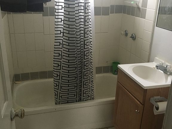 4th image of 32125 Genessee St