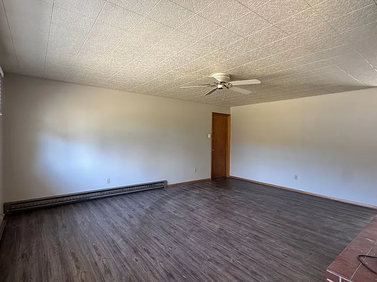 1702 College Pl — Photo 2