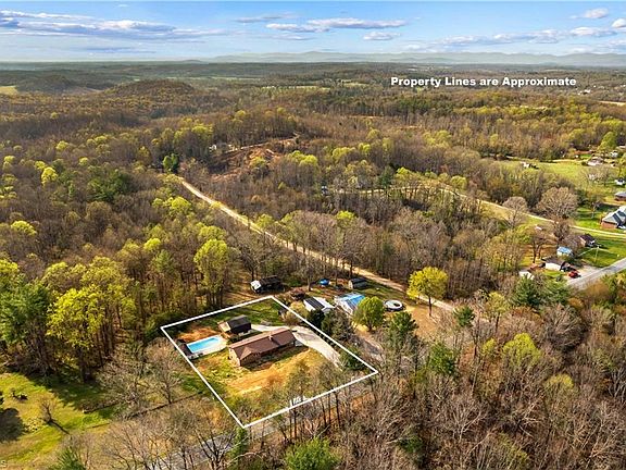 2nd image of 1804 Clingman Rd
