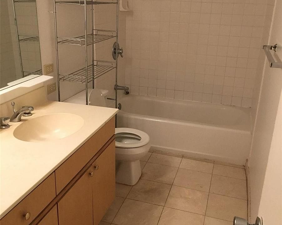 2nd image of 2465 Kuhio Ave #315