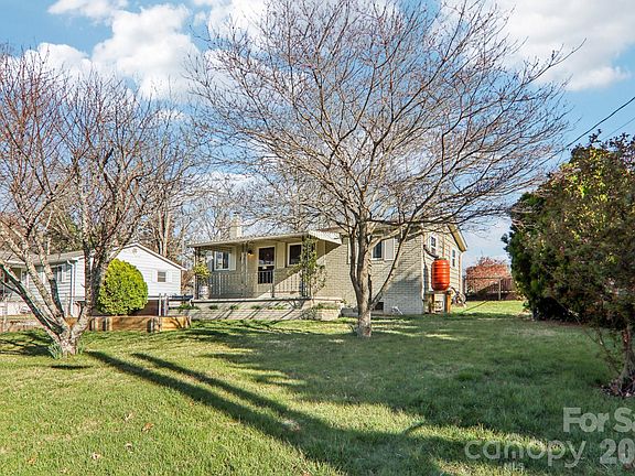 3rd image of 11 Huffman Rd