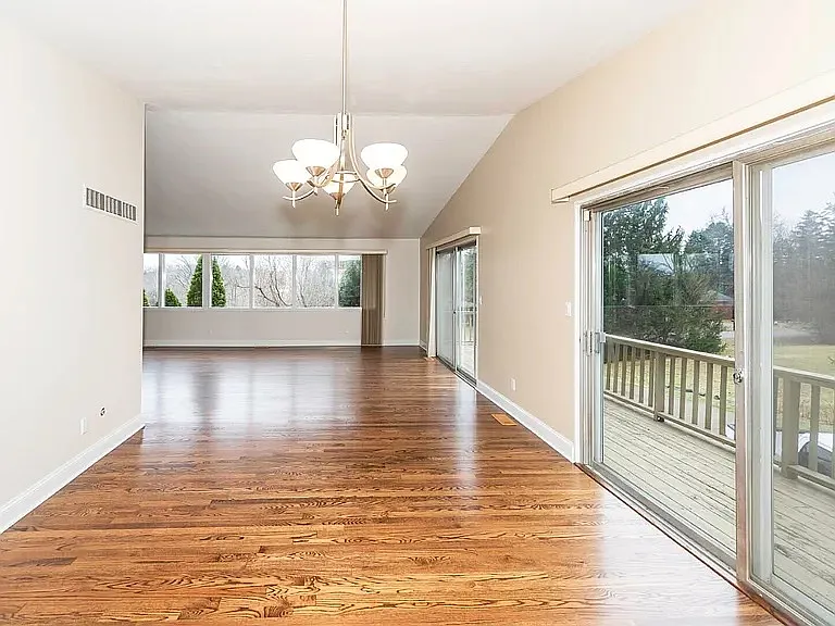 1358 Arroyo Dr — Photo 7