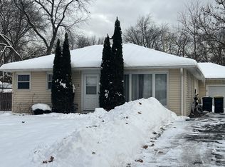 3200 Thrush Ln, Rolling Meadows, IL 60008