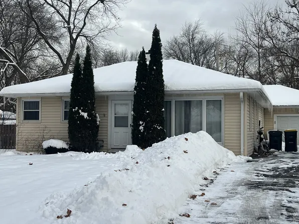 3200 Thrush Ln, Rolling Meadows, IL 60008