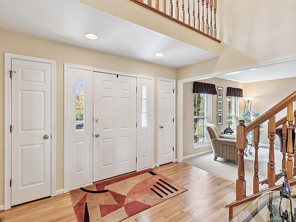 2nd image of 7936 Surreywood Dr