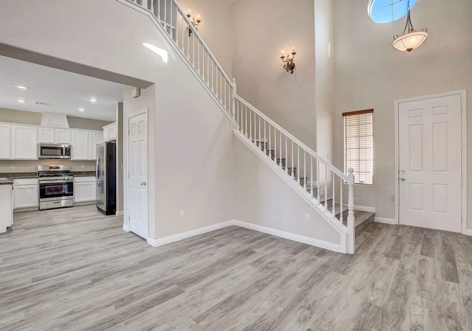 Two Story Cul-de-Sac Home, 3 Bedroom 2.5 Bath Home — Photo 3