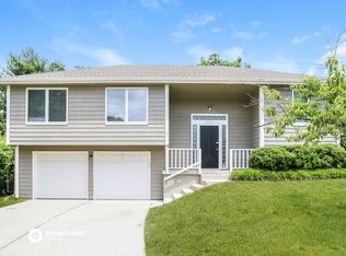 2420 NE Carousel Cir, Lees Summit, MO 64086