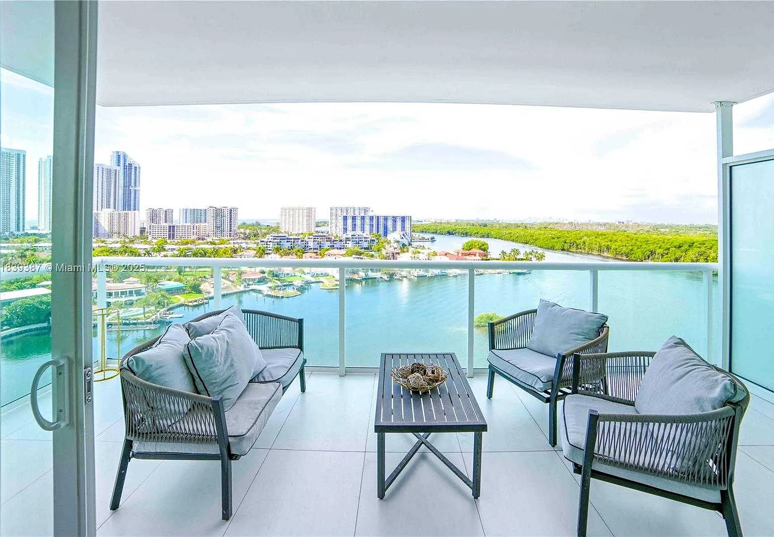 3 bed, $7,000 — Photo 1