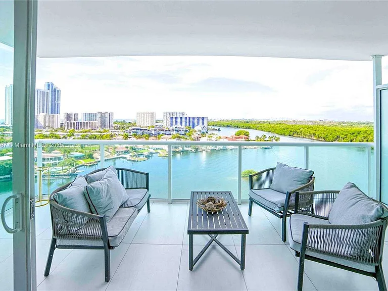 Sunny Isles Blvd — Photo 1