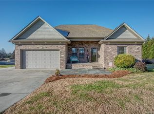 206 Cameron Dr, Kings Mountain, NC 28086