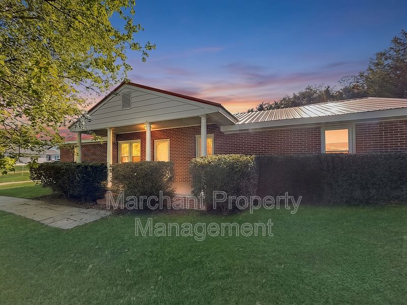 1st image of 4804 Edwards Rd