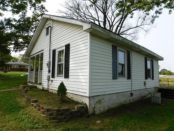 2nd image of 100 Tracy Ln