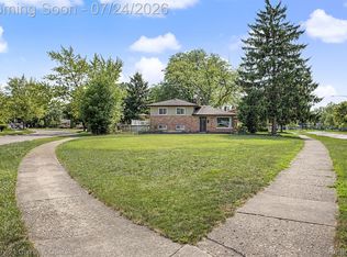 30633 Gladys Ave, Westland, MI 48185