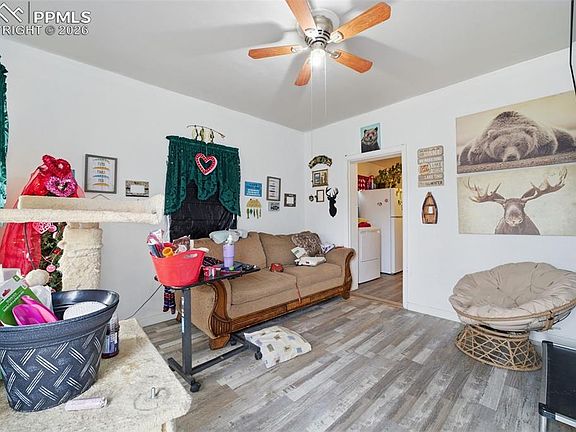 5th image of 805 E 7th St