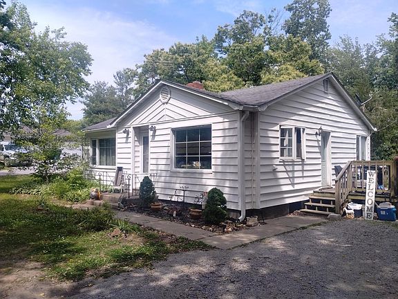2nd image of 870 Old Highway 51 N