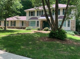 1567 Treherne Ct, Chesterfield, MO