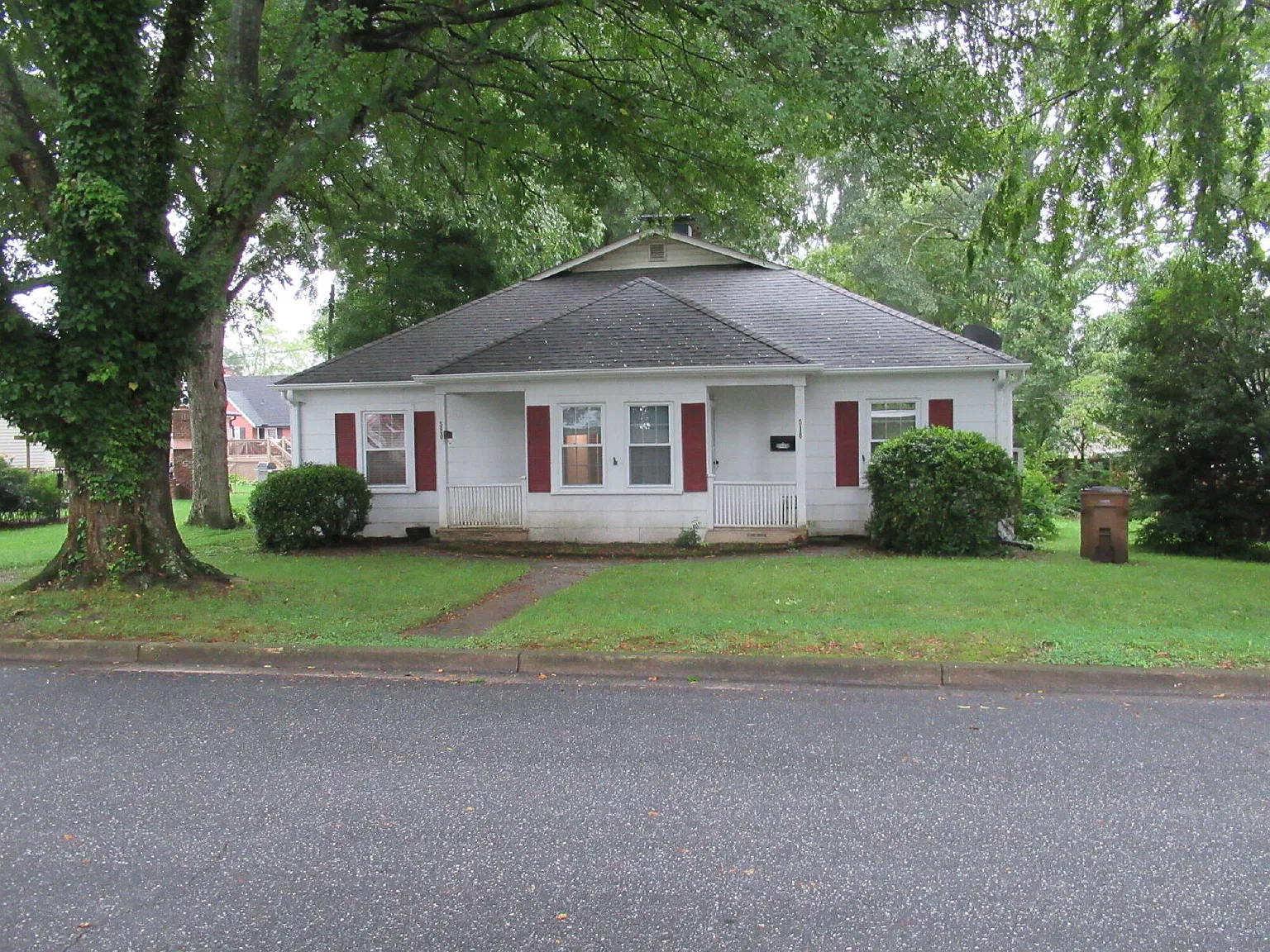 2 bed, 1.0 bath, 878 sqft, $1,250 — Photo 2