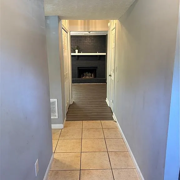 1020 Dassow Ct — Photo 3