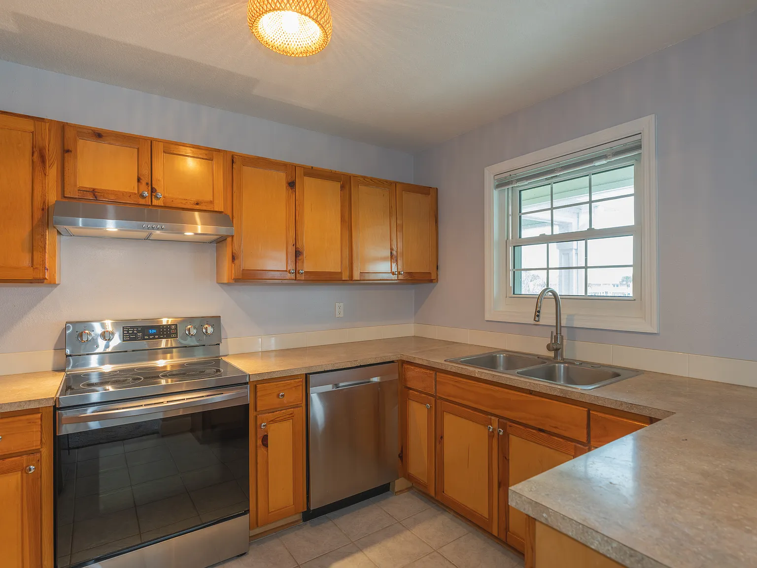 2 bed, 1018 sqft, $2,300 — Photo 2