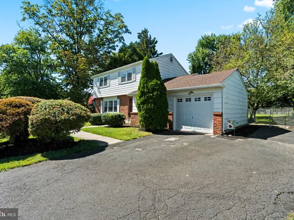 1310 Dennis Rd, Southampton, PA 18966