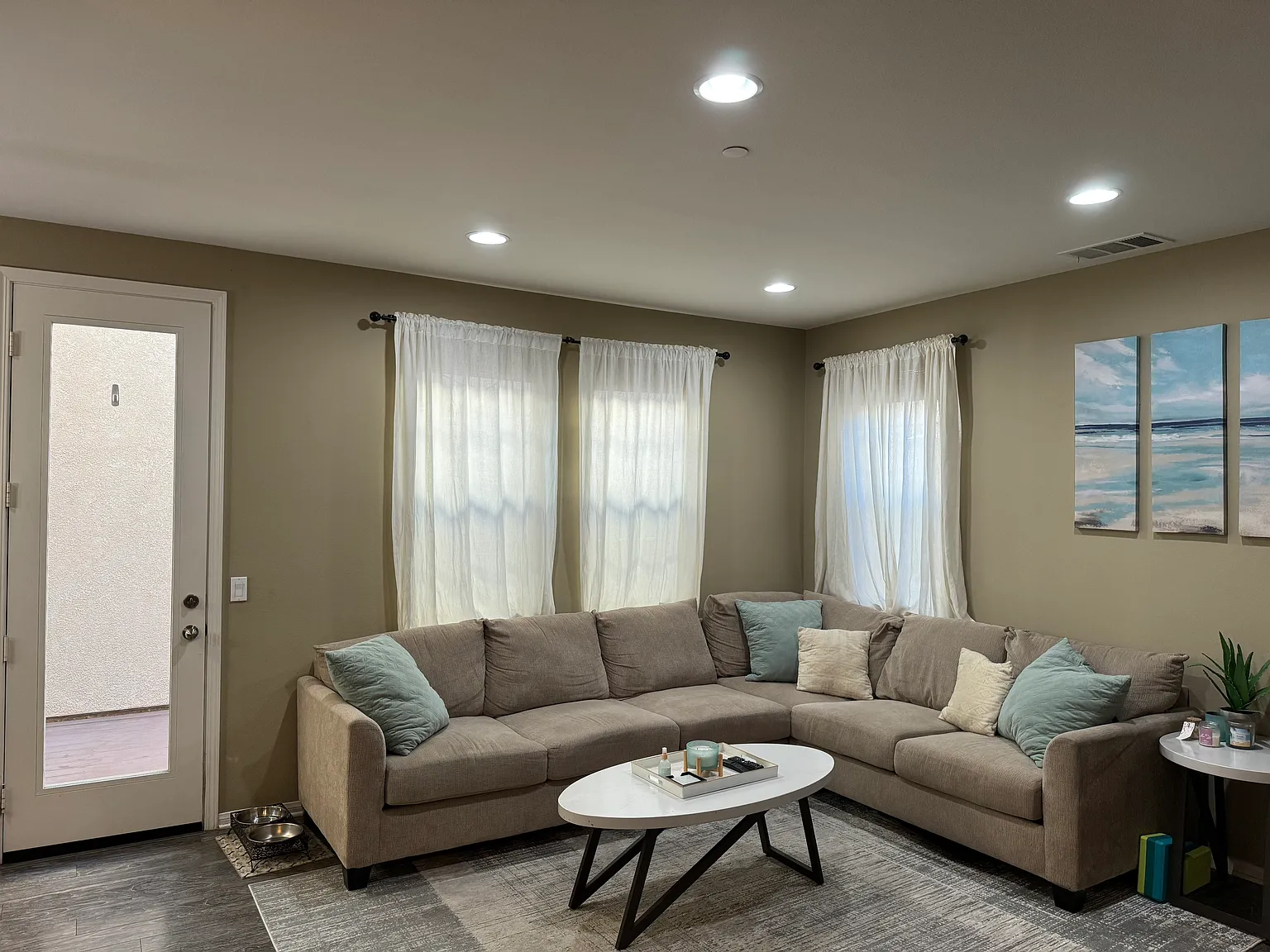 3 bed, 2.5 bath, 1974 sqft, $4,800 — Photo 3