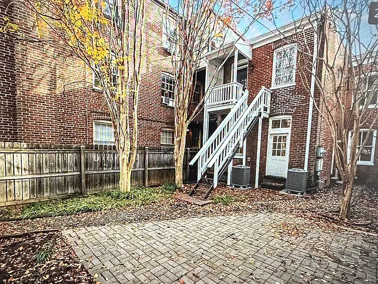 102 N Harvie St — Photo 4