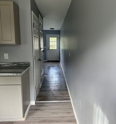 4th image of 210 Holly St