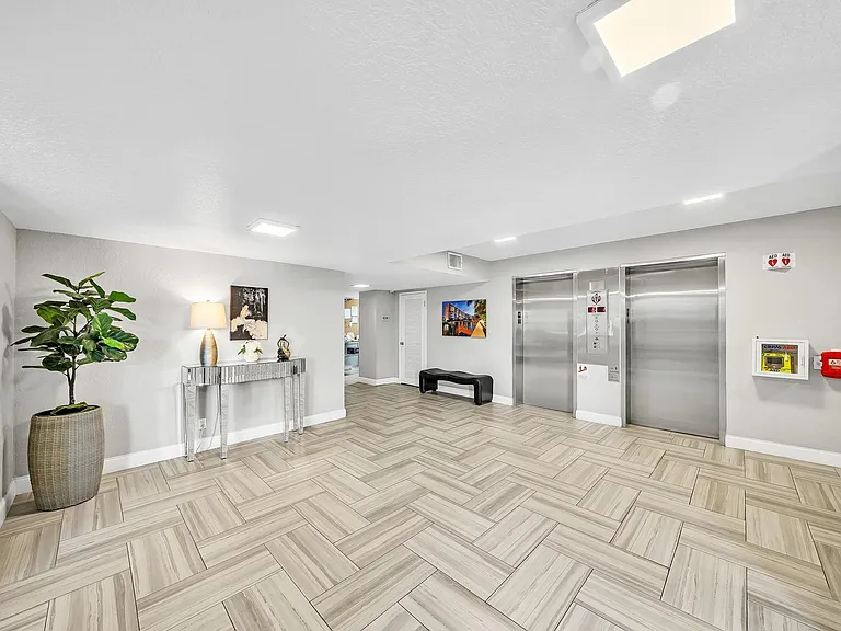 3051 NE 48th St #301 — Photo 44