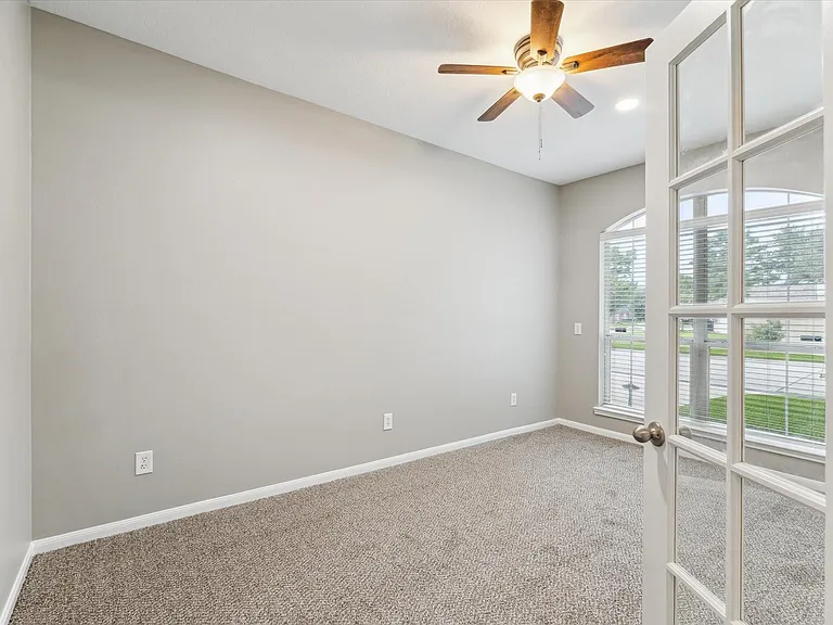 3122 Schumann Oaks Dr — Photo 7