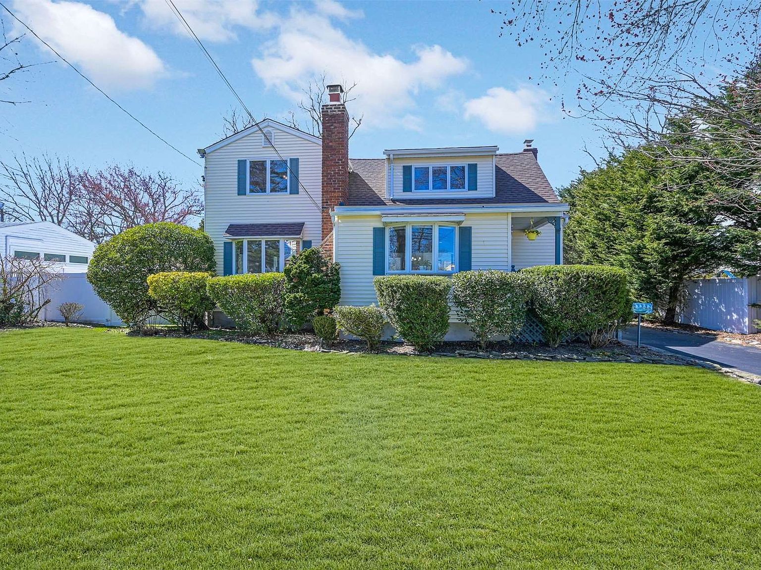 607 Oak Neck Road, West Islip, NY 11795 Zillow