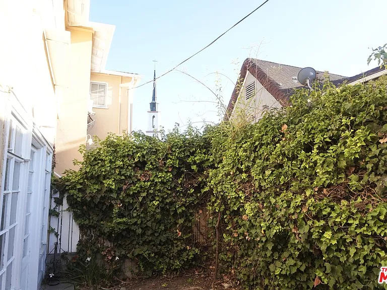 951 Masselin Ave — Photo 22