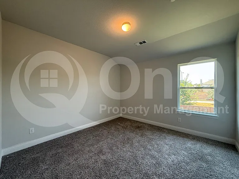 588 Hutchinson Ln — Photo 18
