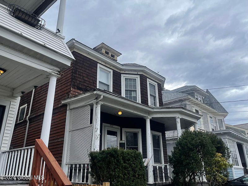 3rd image of 579 Myrtle Avenue