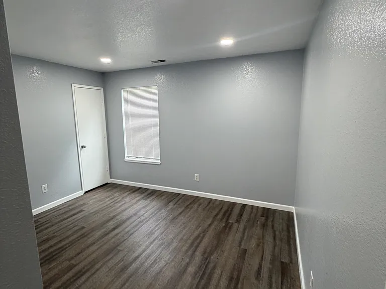 2400 Eilers Ln #1401 — Photo 13