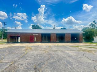 1302 W Main St, Fairfield, IL