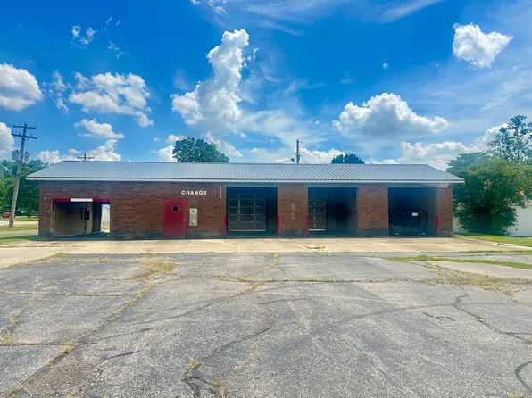 1302 W Main St, Fairfield, IL 62837