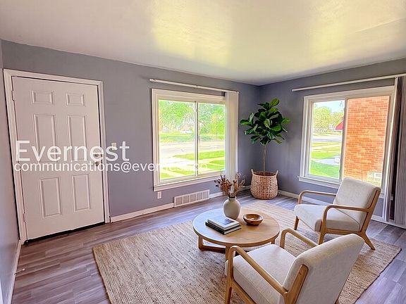 3rd image of 15380 Meyers Rd