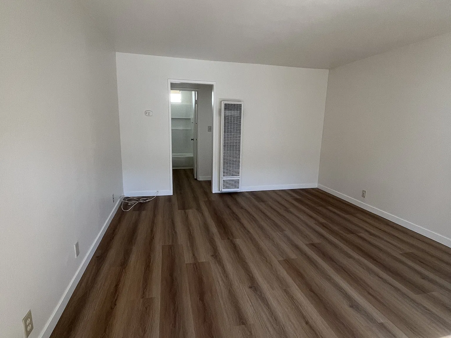 5150 Neptune - F — Photo 1