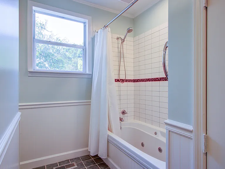 4881 Victoria Ave — Photo 16