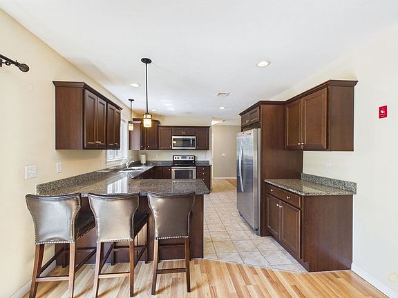 4th image of 136 Forbes Rd