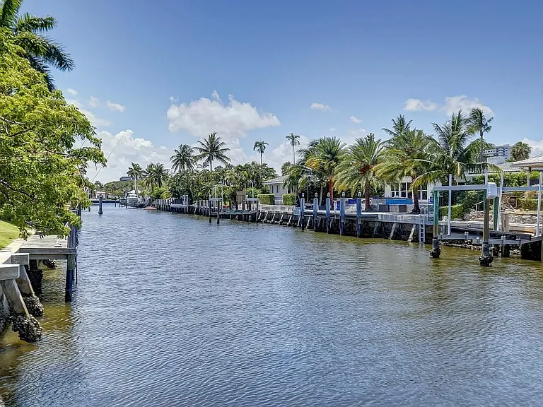 2041 Coral Reef Dr — Photo 2