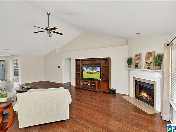 4th image of 1157 Silver Creek Ln