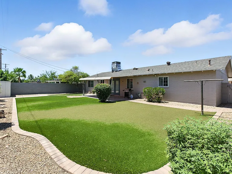 2207 N 71st St — Photo 30